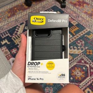 Otter box Defender Pro IPhone 14 Pro